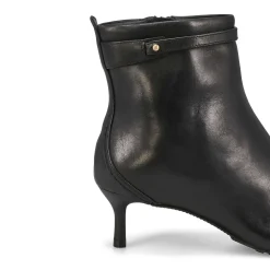 Adela Up Women